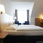 Intercityhotel 3*