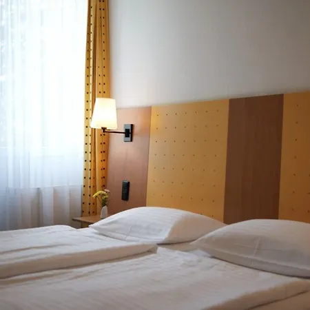 Intercityhotel Hotel 3*
