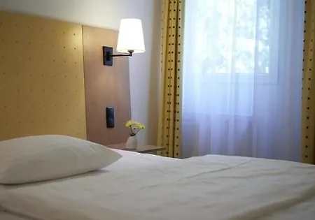 Intercityhotel 3* סלה