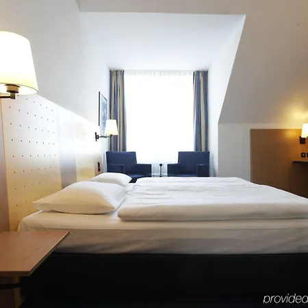 Intercityhotel 3*