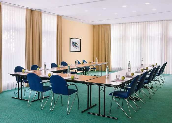 Intercityhotel Отель 3*