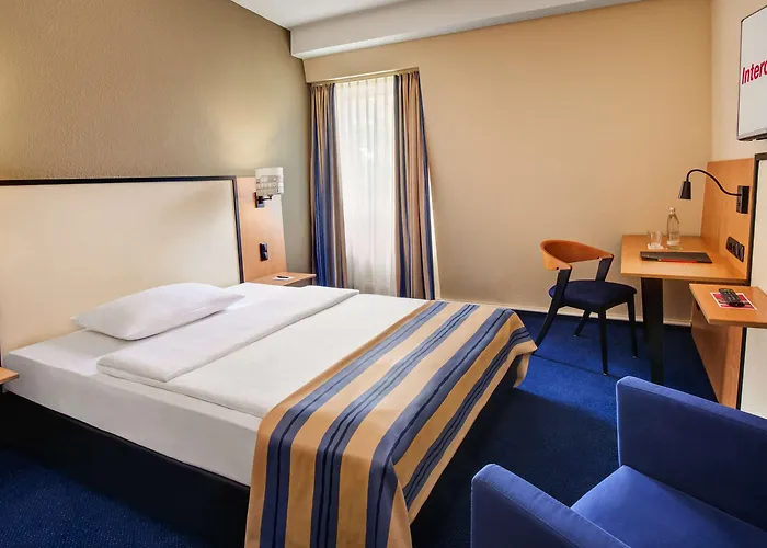 Отель Intercityhotel 3*