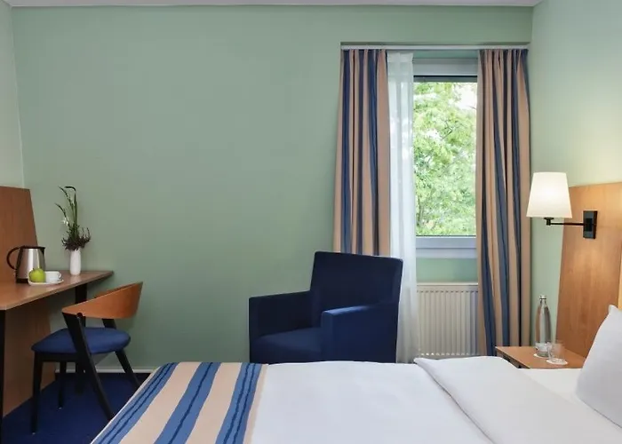 Отель Intercityhotel 3*