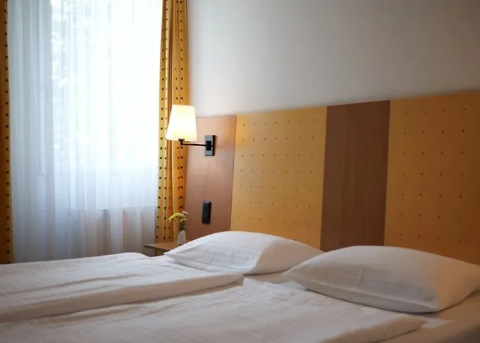 Intercityhotel Отель 3*