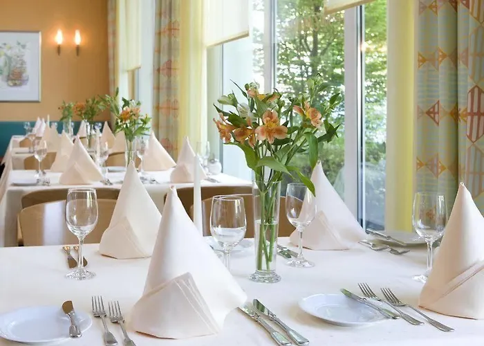 Отель Intercityhotel 3*