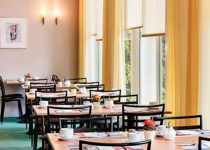 Intercityhotel Отель 3*